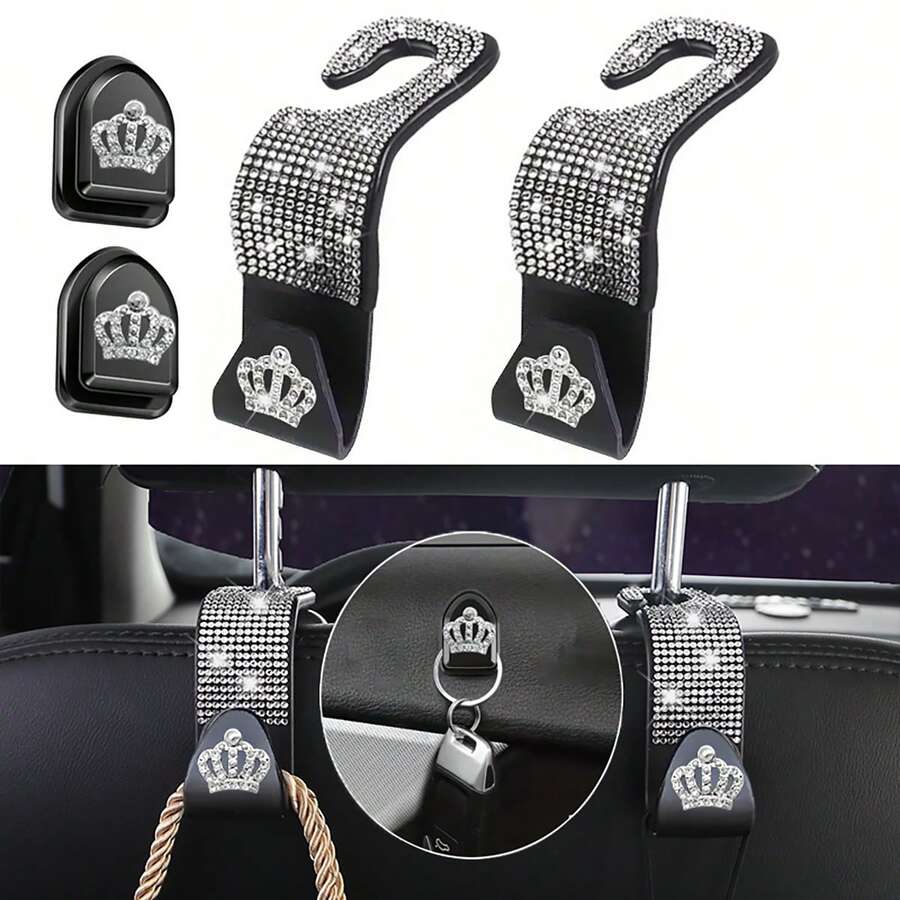 Bộ 4 món hình vương miện đính đá lấp lánh - Móc treo đồ trên xe hơi, bao gồm 2 móc treo đồ phía sau ghế xe, 1 móc treo tựa đầu lấp lánh và 2 móc dán mini, thiết kế sang trọng và sáng tạo.