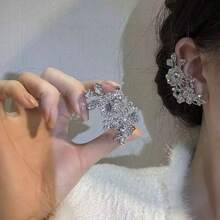 1对，奢华精致的婚礼季新娘宴会礼物搭配玫瑰花叶耳骨夹