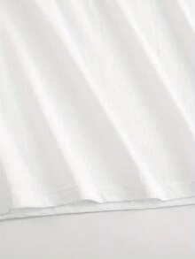 Camiseta blanca con patrón para hombres - Estampado de calavera audaz y texto de niño certificado, diseñada en 1998 - Camiseta casual de cuello redondo para verano, adecuada para uso casual - Camiseta de rap audaz para hombres - Ropa casual duradera y cómoda, patrón de calavera y huesos cruzados - Perfecta para festivales de música y uso casual - Moda para hombres adultos, tela ligeramente elástica - Cuello redondo de ajuste regular, adecuada para el estilo diario - Perfecta para ropa de calle y atuendos audaces, material transpirable, personas de festivales, ropa unisex, estilo retro - Blanco - Ver 4
