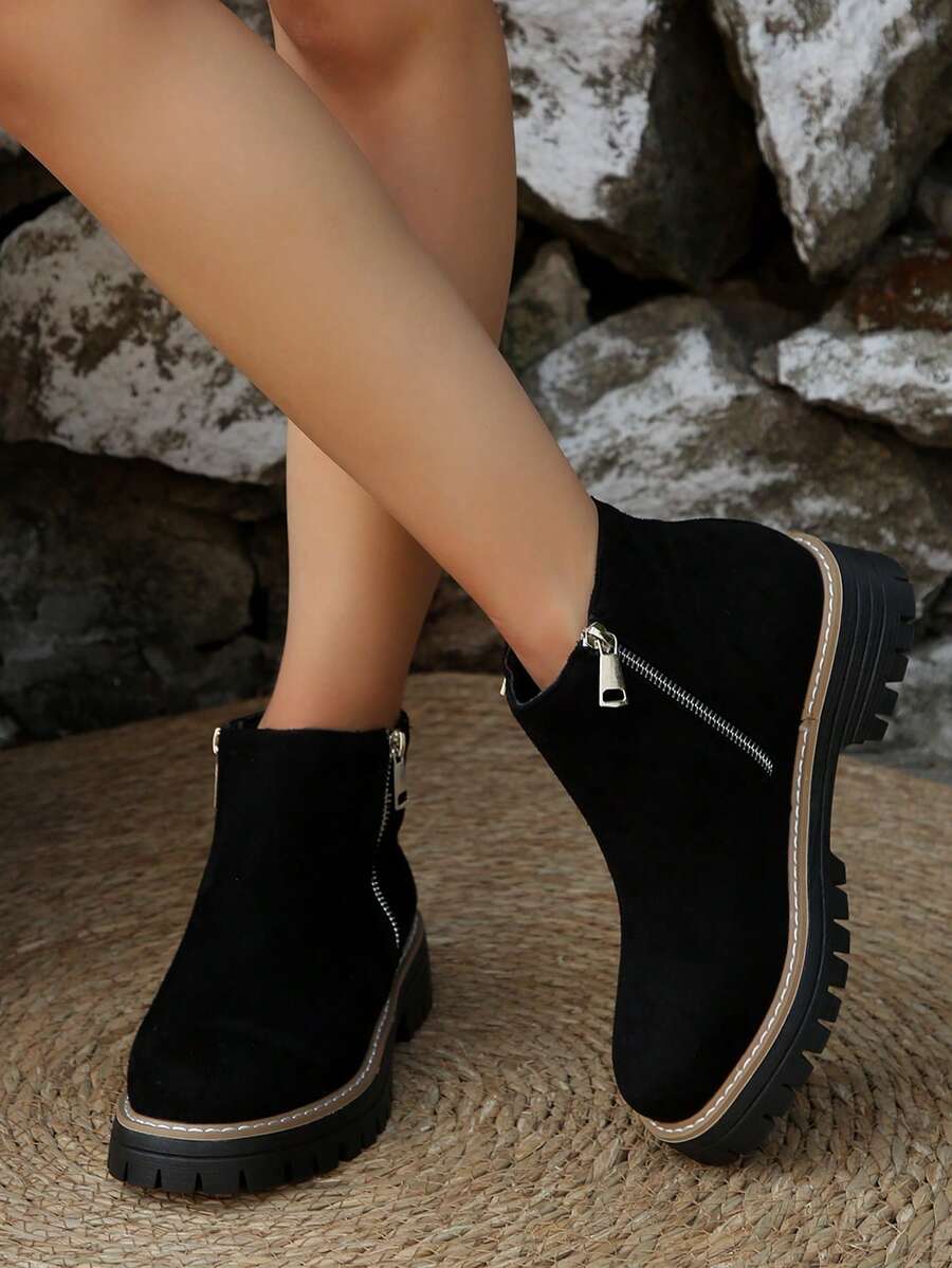 Botas Chelsea femininas pretas de sola grossa, estilo retrô, personalizadas, confortáveis, estilo punk, cano curto, estilo preppy, para outono/inverno, 2025 - Preto - Ver 1