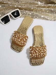 Sandalias mula de moda versátiles para playa y vacaciones, talla grande, de lujo, con adorno de perlas y punta cuadrada antideslizante, modelo 2025 nuevo