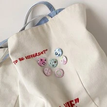 6件套设计、卡通可爱、韩版包包、服饰装饰、别针、徽章、DIY、可爱花朵、学生徽章、包包、首饰、吊坠、酒吧、学校用品、返校