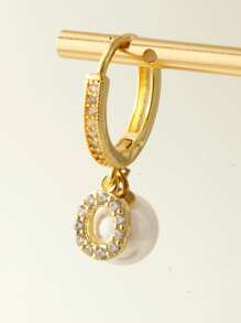 Magic Fish Set de 2 pares de aretes elegantes y de alta gama con letras incrustadas de cubíc zirconia y perla, para mujeres