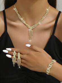 Ensemble de bijoux : collier, boucles d'oreilles et bracelet orné de strass, collier de style européen et américain avec diamants, accessoire de mariée cadeau