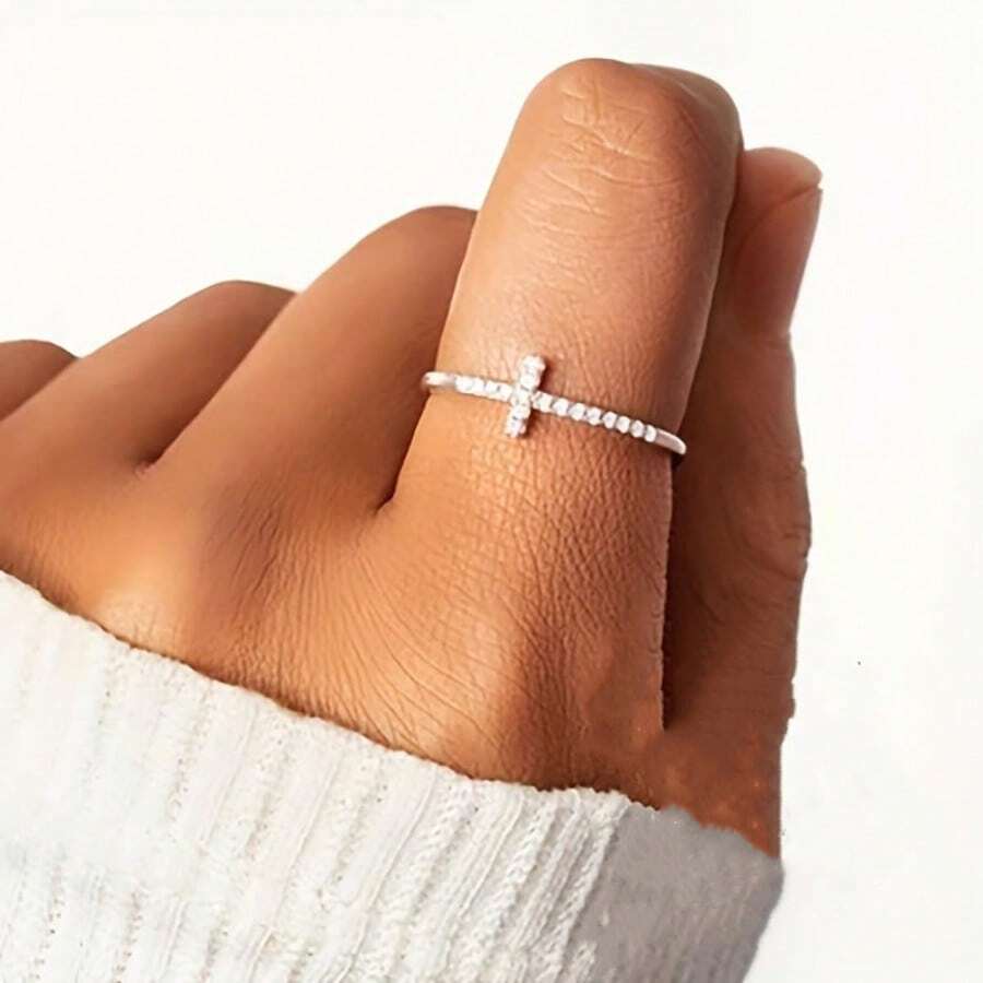 1 chiếc nhẫn nữ thanh lịch và tinh tế với đá Cubic Zirconia tổng hợp lấp lánh mạ bạc sang trọng, lý tưởng để đeo hàng ngày và làm quà tặng cho gia đình và bạn bè - Bạc - Xem 1