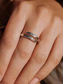 不锈钢定制姓名戒指。日常通勤时尚百搭，节日礼物，度假，毕业季时尚首饰