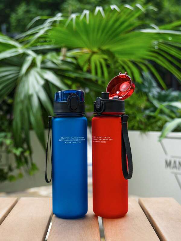 1 Stück 700 ml/25 oz Wasserflasche im schlichten Design, matter Kunststoff-Trinkbecher mit auslaufsicherem Ausguss und Tragegurt, 4 Farben erhältlich, mittlere Kapazität, geeignet für Studenten, Büro, Klassenzimmer, Outdoor-Sport, Camping, Urlaubsgeschenk