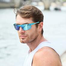 deportivas polarizadas con DUCO para hombres 8177s - Lentes azules Revo con punto rojo y montura azul - Ver 2