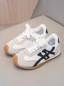 2 Pairs Kids Classic Retro Sneakers, Gray White Black Color Matching, Vintage Style Attention-Grabbing, Versatile To Match Any Outfit, Become A Fashionable Kid When Out. Foot-Friendly Fitting, Stable Walking Without Falling, Soft Material Caring For Little Feet, Comfortable For Running, Jumping, Daily School Wear And Outdoor Play. Simple Design + Practical Function, Thoughtful Care For Children's Feet, Let Your Baby Take Every Step Freely.