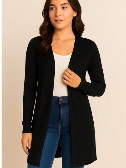 Cardigã feminino longo de malha canelada com mangas raglan, preto, em poliéster, ideal para outono e inverno, com detalhe de fenda na barra e elasticidade média.