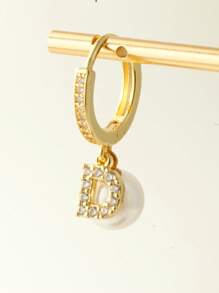 Magic Fish Set de 2 pares de aretes elegantes y de alta gama con letras incrustadas de cubíc zirconia y perla, para mujeres