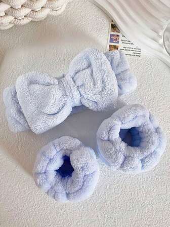 1 Set Diadema y muñequeras para el cuidado de la piel, Diadema esponjosa para maquillaje de spa para lavarse la cara, Diademas suaves para mujeres, un artículo esencial para viajar y la escuela, Lindo accesorio para el cabello y el cuidado de la piel, Perfecto para disfraces de Halloween, Regalos de cumpleaños y Navidad pensativos para mujeres