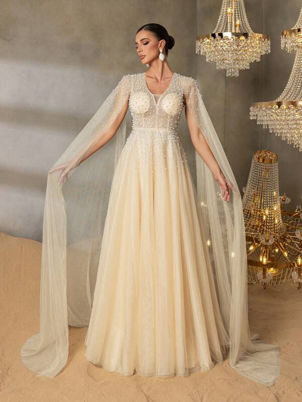 Faeriesty Robe de soirée luxueuse à encolure en V perlée Faeriesty avec manches allongées et jupe évasée dramatique - élégante pour les galas tapis rouge, les remises de prix en tenue de soirée, les mariages Top de gamme, les bals de gala somptueux, les événements de bienfaisance formels