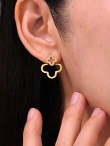 1 对小巧简约甜美风格 S925 银锆石镂空花朵耳钉，适合女性日常和约会夜佩戴 - 金色 - 查看 2