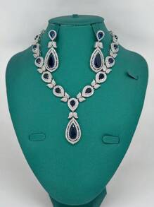 4 pièces Ensemble de bijoux de luxe pour femmes comprenant un collier, des boucles d'oreilles, une bague et un bracelet avec zirconium cubique vert. Convient pour les événements formels, les mariages, les mariées et les vacances. Coffret cadeau exquis