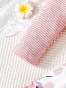 2 件套女童春秋时尚荷叶边下摆夹克搭配精致蝴蝶结花卉印花无袖连衣裙两件套服装，可爱又生动