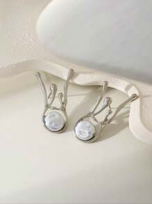 1 Pair Fashionable Geometric Asymmetrical Pearl Stud Earrings For Women