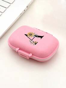 便携式 8 格密封药盒，防尘防潮，一周 7 天使用，黑色雏菊向日葵字母艺术字母设计，药丸、胶囊和维生素收纳盒，首字母旅行药丸收纳盒，8 格便携式 A-Z 字母药盒，每日维生素药盒，口袋钱包药品收纳盒小药丸容器，字母 ID 吊饰收纳盒 - 彩色 - 查看 10