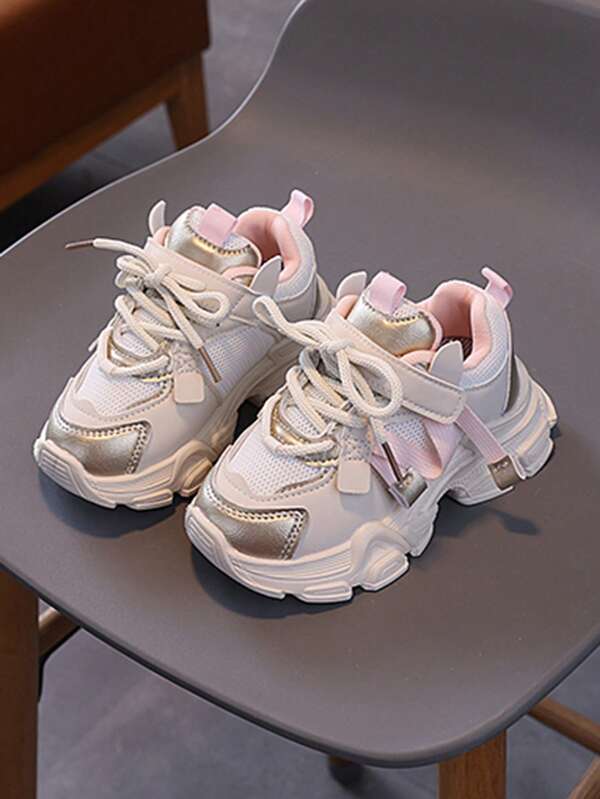 Modieuze sneakers voor meisjes, lage mesh-kunstleer, ademend en comfortabel, duurzame schokabsorberende hardloopschoenen, gestreept en willekeurig patroon, klittenband- en vetersluiting, geschikt voor buitenactiviteiten, alle seizoenen, casual en wandelen, voor 14 jaar en jonger