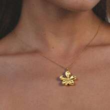 1 pièce Collier pendentif fleur plaqué or, grand design floral, bijou bohème chic pour femmes, parfait pour les tenues d'été et les occasions spéciales