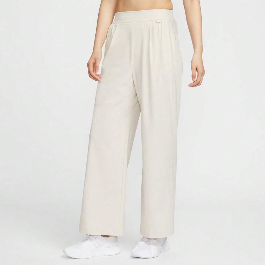 Nike سروال رياضي مرن للنساء بخصر مرن واسع وساق مستقيمة، بطبعات رسمية للشعار والأرقام ذو لون أحادي