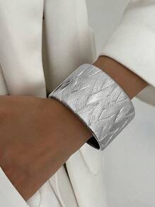 1pc European & American Style Exaggerated Geometric Metal Cuff Bracelet, Vintage Minimalist Wide Unique Design Wrist Bangle, Fashionable Jewelry For Women