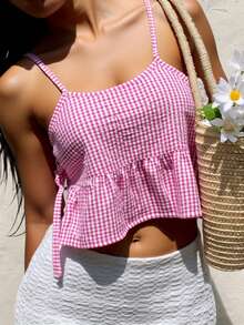 Top Corto De Tirantes Para Mujer – Diseño Estilo Cuadros Con Volantes y Lazos Laterales – Escote Cuadrado y Corte Ajustado En El Pecho – Ideal Para Primavera y Verano – Tela Ligera y Fresca Que Brinda Comodidad Todo El Día – Disponible En Color Lila y Rosa – Perfecto Para Looks Románticos y Femeninos Con Faldas o Shorts - Rosa - Ver 2