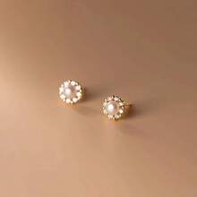 1 par de brincos elegantes e minimalistas de aço inoxidável redondos com microincrustações de pérolas, modernos e versáteis