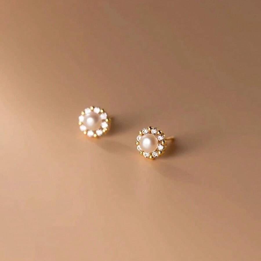 1 par de brincos elegantes e minimalistas de aço inoxidável redondos com microincrustações de pérolas, modernos e versáteis