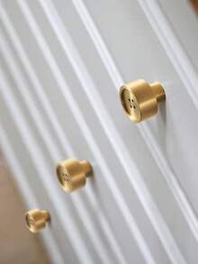 4件欧式设计创意纽扣抽屉拉手，适用于抽屉、橱柜、梳妆台、儿童衣柜、壁橱、鞋柜、玄关，圆形金色抽屉把手，铜材质，含螺丝