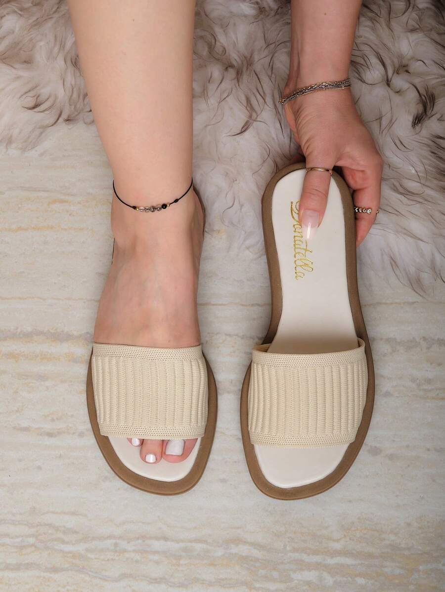 dalia animal print mujer, sandalia plana estampado cebra, sandalia cow print, sandalia tejida estilo boho, chancla sin tacón estampada, zapato plano con diseño animal, sandalias negras y blancas mujer y sandalias estilo Y2K - Beis - Ver 1