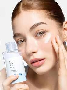 ROUND LAB 1025 Dokdo Toner Controls Oil And Reduces Excess Sebum. It Is A Gentle Exfoliating Facial Toner. It Moisturizes With Deep Seawater And Has A Soft Surface Without Stickiness. Korean Skin Care 200ml - 1025 Toner - View 4