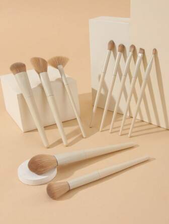 10 pièces Ensemble de pinceaux de maquillage dans un étui , comprenant des pinceaux pour poudre, fond de teint, fard à joues, ombre à paupières, highlighter, avec des poils doux convenant à tous les types de peau, pratique pour les voyages