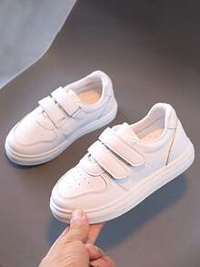 Zapatillas deportivas para niños con diseño de cierre adhesivo: diseño de media caña, fabricadas con materiales duraderos de PU y PVC, y forro interior de tela suave. Zapatillas de lona transpirables para niñas, aptas para niños y niñas, en colores lisos clásicos, ideales para tenis femenino, tenis infantil, colegio, deporte y uso diario. - Blanco - Ver 3