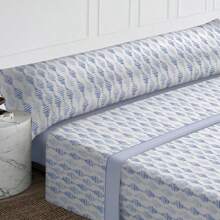 Conjunto de sábanas de verano de tres piezas, azules. Adecuado para una cama de 1,35 metros. Es amigable con la piel, es suave y cómodo, un conjunto ideal para dormir plácidamente.