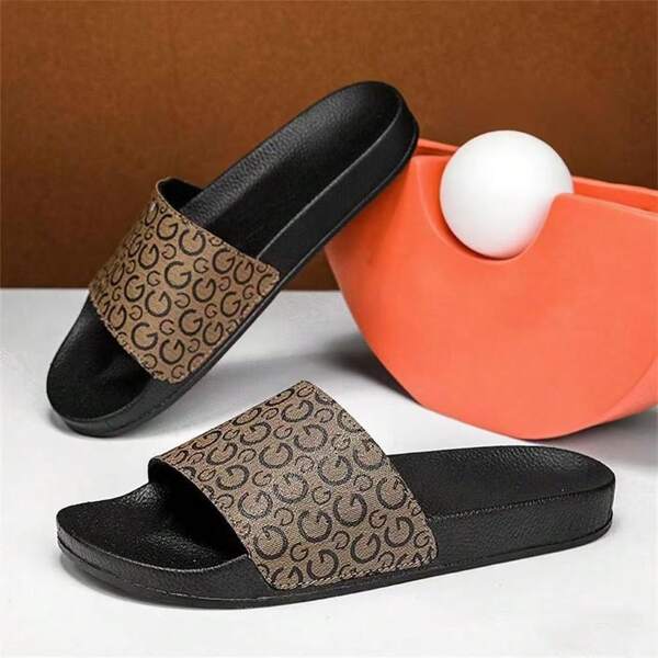 Pantuflas para hombre, pantuflas de moda con diseño especial de letras, pantuflas planas suaves de EVA antideslizantes para el hogar, pantuflas de playa de verano para hombres, pantuflas casuales de hombre súper cómodas y antideslizantes, aptas para uso diario.