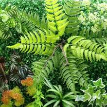 1片人造绿色植物墙板 | 40x60厘米 | 塑料材质 | 无需电源或电池 | DIY家居花园装饰 | 适用于户外露台、婚礼、圣诞节、感恩节、情人节、母亲节和毕业典礼装饰 | 易于使用，植物逼真 - 綠色 - 查看 12