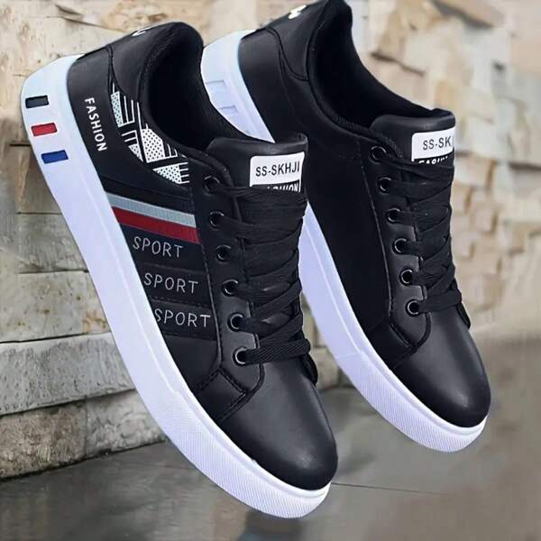Chaussures de skate à lacets avec design rayé pour homme - Dessus en PU résistant à l'usure, intérieur en tissu respirant, semelle intérieure en tissu, semelle extérieure anti-dérapante en PVC, bout rond. Parfait pour le port casual en extérieur en automne, printemps, été, hiver