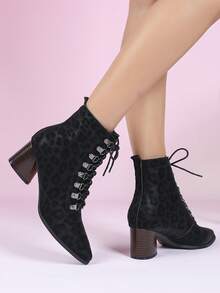 朋克复古新款时尚百搭女式系带厚底踝靴，浅灰色粒面皮革豹纹印花一字排开粗跟短靴和中筒靴