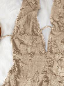 深 V 领露背撕破世界末日风格不对称性感迷你连衣裙 - 卡其色 - 查看 6