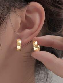 Minimalist Hoop Earrings - Yellow Gold - View 2
