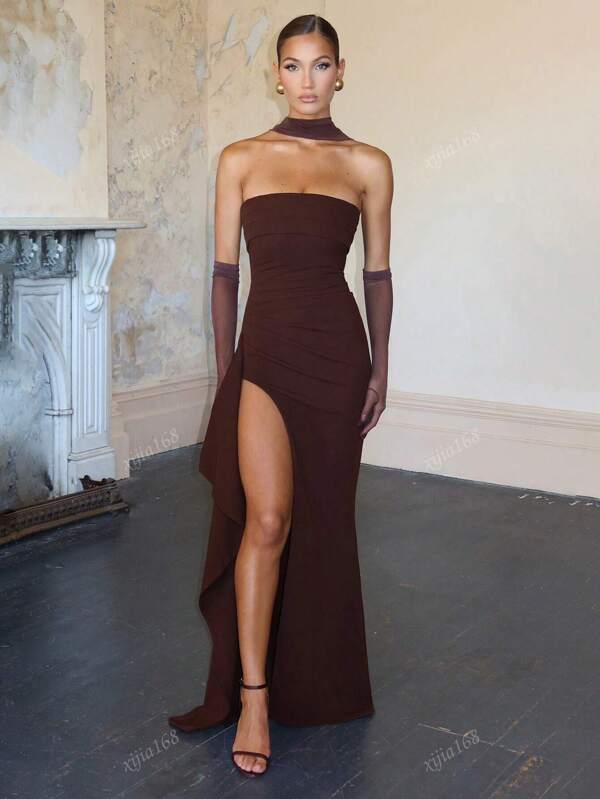 Vestido ajustado sin espalda, sin tirantes, con abertura y faja