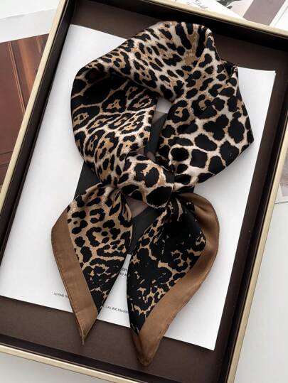 1 szt. Luksusowa marka Leopard Print Bandana Square Scarf Damska imitacja jedwabiu Szalik Casual Uniwersalny Dekoracja Mały szalik na szyję