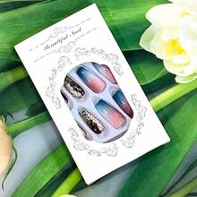 Uñas postizas cuadradas medianas con diseños de Glow Haven, uñas falsas acrílicas de longitud media con forma cuadrada, uñas en forma de ataúd cortas artificiales con encantos, adhesivo para uñas postizas para mujeres y niñas (CY1040) - Línea dorada y diamantes de imitación azules - Ver 9