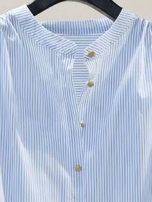 女士浅蓝色条纹宽松休闲短袖衬衫