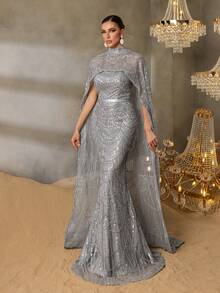 Faeriesty 优雅高领披肩袖美人鱼亮片晚礼服 - 正式庆典、红毯活动、奢华婚礼、黑色领带颁奖典礼、盛大庆典 | 结构化领口设计、夸张的披肩廓形、贴身鱼尾下摆、全覆盖闪光刺绣 - 灰色 - 查看 6