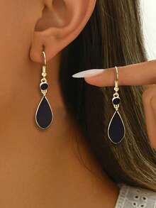 1 对简约法式水滴吊坠耳环，适合女士佩戴，适合派对、度假、通勤、休闲穿着，可作为礼物