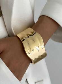 1pc European & American Style Exaggerated Geometric Metal Cuff Bracelet, Vintage Minimalist Wide Unique Design Wrist Bangle, Fashionable Jewelry For Women