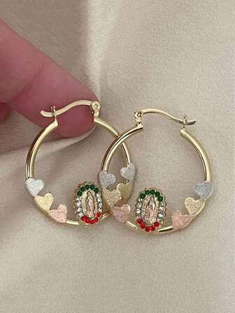 2 piezas Aros minimalistas con forma de corazón con imagen de la Virgen María en color dorado, con incrustaciones de circonita cúbica, adecuados para el uso diario de las mujeres y como regalo de vacaciones