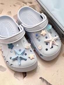 一套9个带有海星贝壳树脂装饰的沙滩包挂饰。套装包含耐用塑料制成的登山扣和装饰扣，包装精美。非常适合为您的沙滩包、钱包、手提包和沙滩配饰增添一抹海滩风情。 - 彩色 - 查看 5